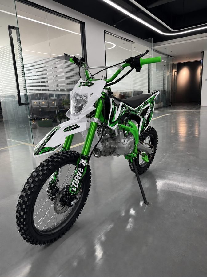 Minimotos en el showroom de Hayuma
